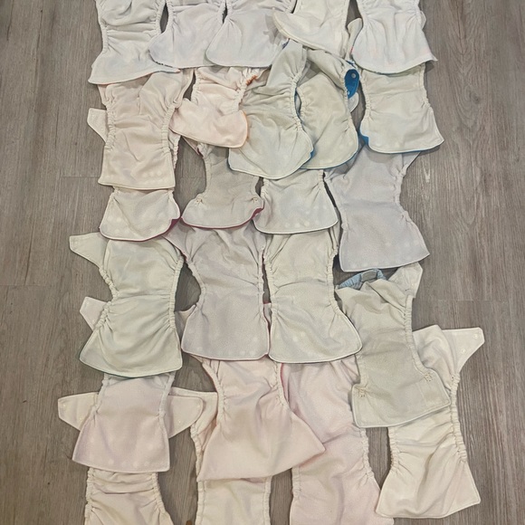24 Fuzzbunz cloth diapers with extra inserts - Picture 2 of 3